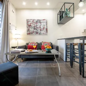 Apartamento Con Terraza En San Luis. Parking&netflix Sevilla